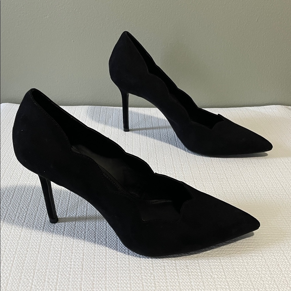 Katy Perry Collections Black Suede Scalloped Pointed-Toe Heels